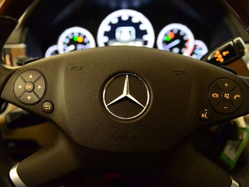 Used 2011 Mercedes-Benz E 350 4MATIC Sedan image 13