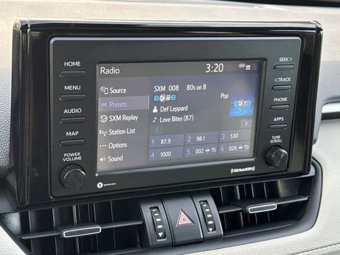 Used 2021 Toyota RAV4 XLE Premium image 17