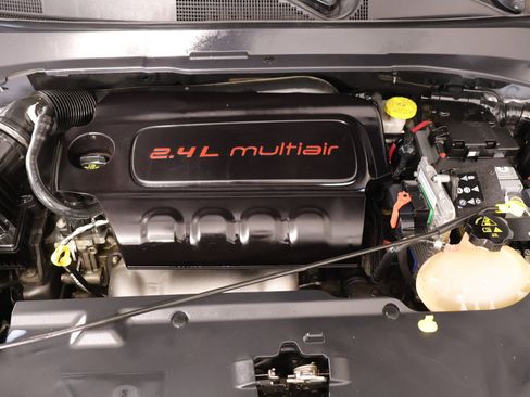 Used 2018 Jeep Compass Latitude FWD image 19