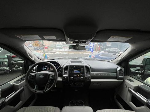 Used 2018 Ford F350 XLT image 25