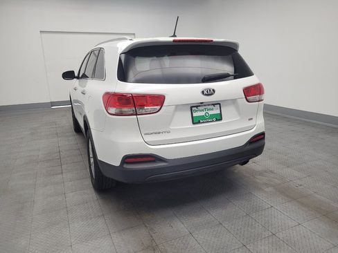 Used 2016 Kia Sorento FWD image 6
