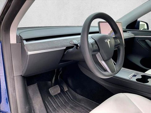 Used 2024 Tesla Model Y Long Range AWD/4WD image 14