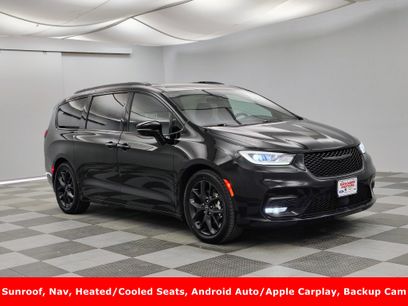 Used 2025 Chrysler Pacifica Limited