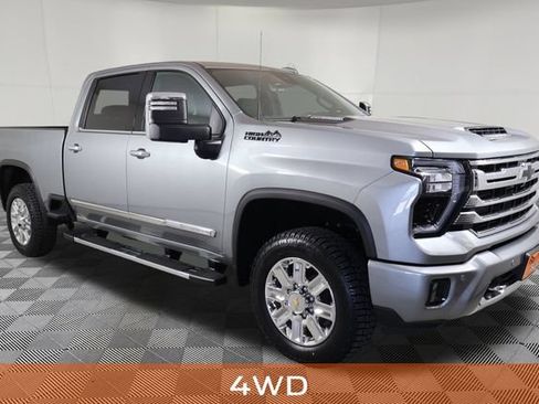 Used 2024 Chevrolet Silverado 2500 High Country w/ Technology Package AWD/4WD image 4