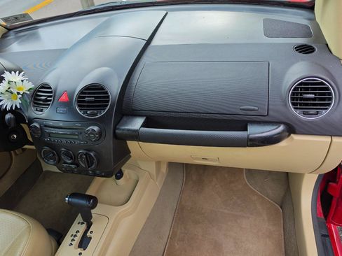 Used 2007 Volkswagen Beetle Convertible w/ Package 2 FWD image 3