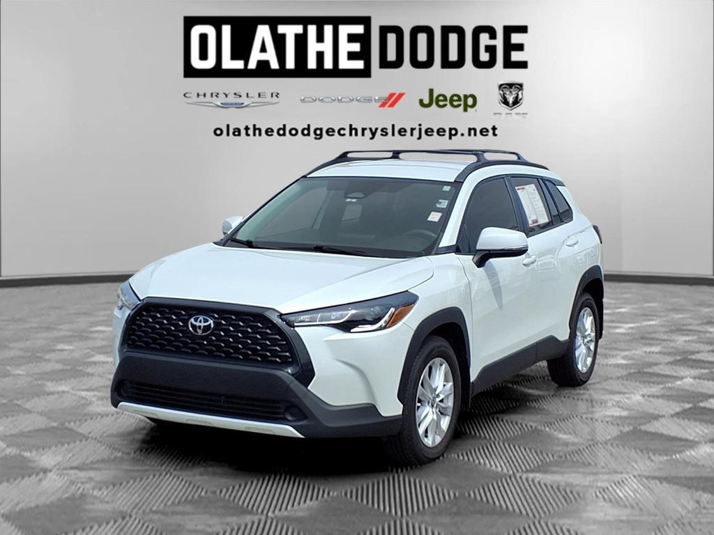 Used 2024 Toyota Corolla Cross LE AWD/4WD image 1