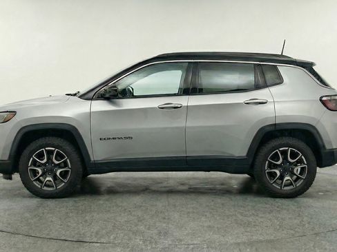 Used 2025 Jeep Compass Trailhawk AWD/4WD image 5
