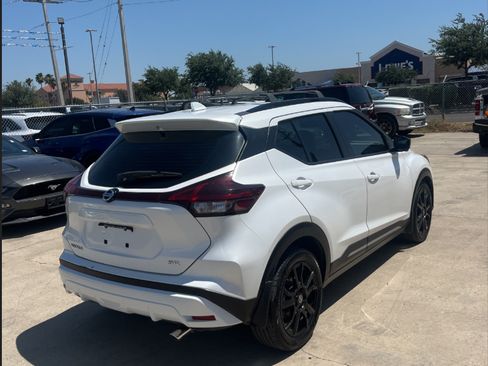 Used 2021 Nissan Kicks SR w/ SR Premium Package FWD image 9