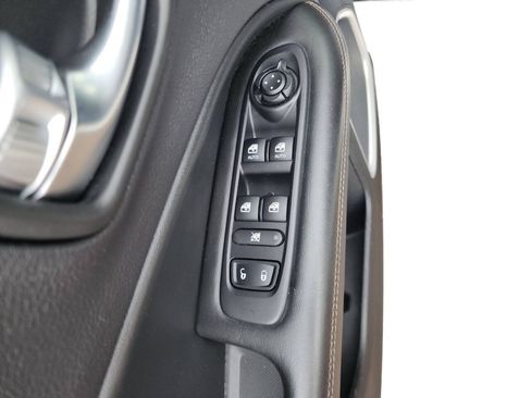 Used 2020 Jeep Compass Latitude w/ Cold Weather Group AWD/4WD image 32