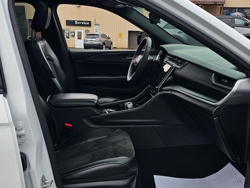 Used 2023 Jeep Grand Cherokee L Laredo image 11