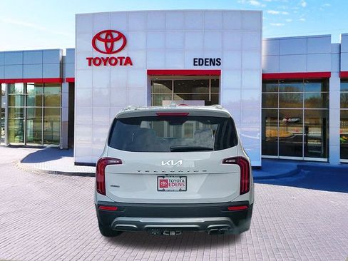Used 2022 Kia Telluride SX w/ SX Prestige Package image 4