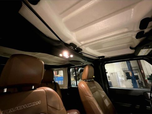 Used 2022 Jeep Wrangler Unlimited Rubicon w/ Cold Weather Group image 18