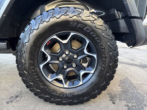 Used 2023 Jeep Wrangler Unlimited Rubicon w/ LED Lighting Group image 27