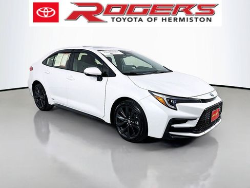Certified 2025 Toyota Corolla SE w/ SE Premium Package AWD/4WD image 1