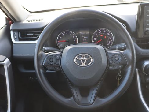 Used 2021 Toyota RAV4 LE image 14