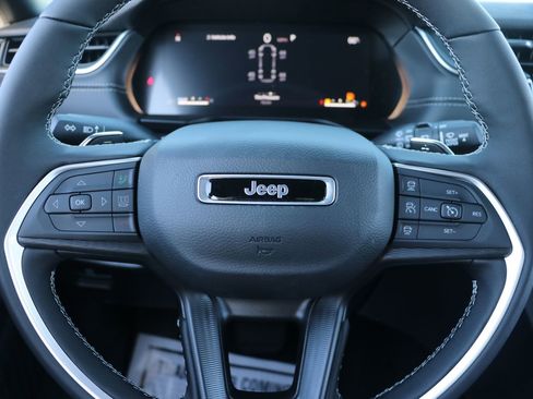 New 2025 Jeep Grand Cherokee L Laredo image 15