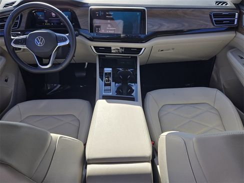 Certified 2025 Volkswagen Atlas SE w/ Panoramic Sunroof Package image 13