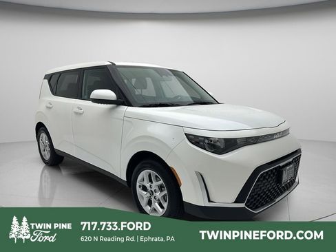 Used 2025 Kia Soul LX w/ LX Technology Package FWD image 1