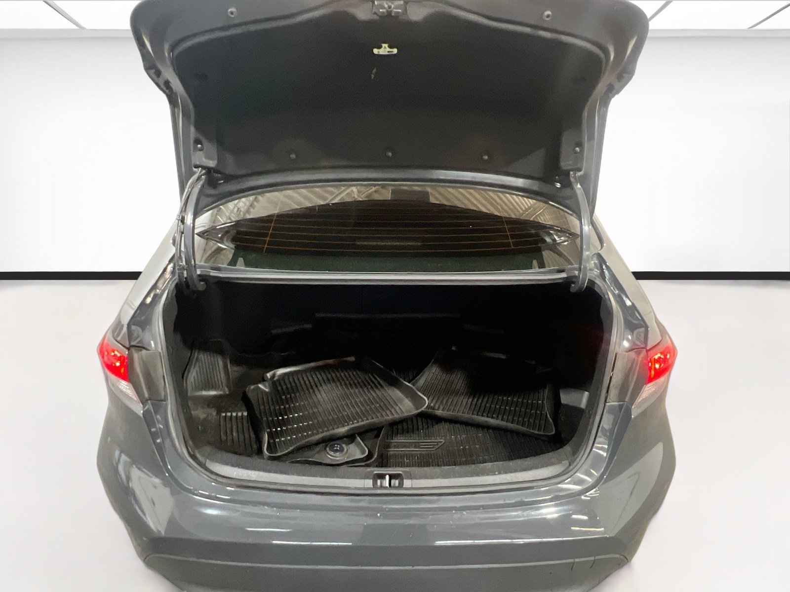 Used 2024 Toyota Corolla LE FWD image 17
