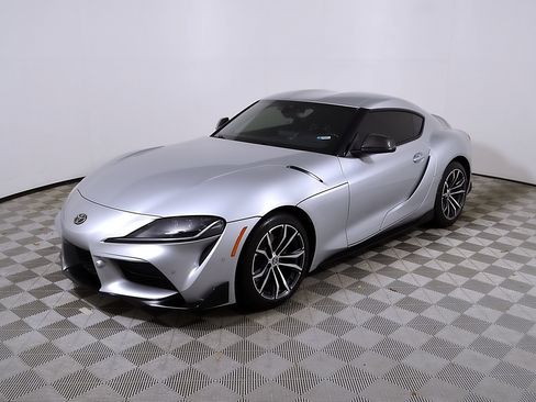 Used 2021 Toyota Supra w/ Safety & Technology Package RWD image 3