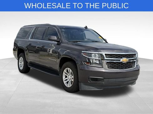 Used 2018 Chevrolet Suburban LT RWD image 7