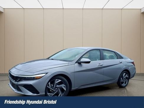 Used 2025 Hyundai Elantra Limited FWD image 1