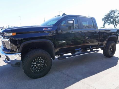 Used 2024 Chevrolet Silverado 2500 LT w/ Texas Edition image 3