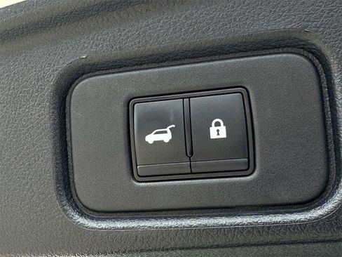 Used 2023 Nissan Pathfinder Platinum image 31