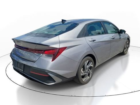 Used 2025 Hyundai Elantra Sport FWD image 2