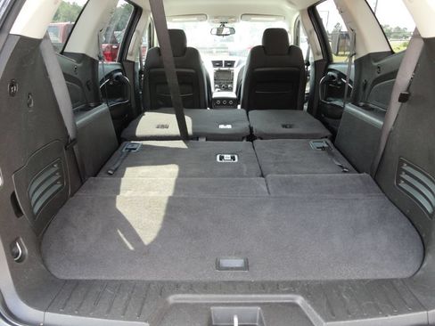 Used 2011 Chevrolet Traverse LT w/ Personal Connectivity Package FWD image 17