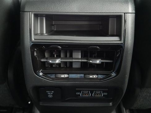 New 2025 Jeep Grand Cherokee Altitude image 20