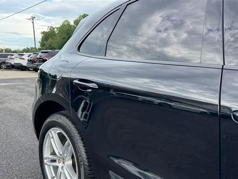 Used 2020 Porsche Macan w/ Premium Package Plus AWD/4WD image 22
