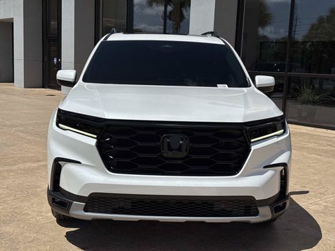 Used 2025 Honda Pilot Touring image 8