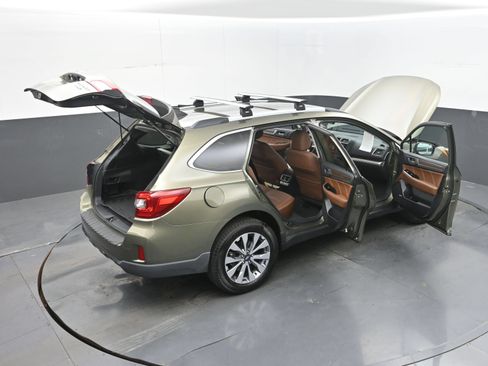 Used 2017 Subaru Outback 3.6R Touring AWD/4WD image 40