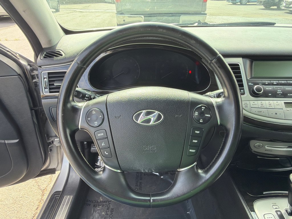 Used 2012 Hyundai Genesis 3.8 RWD image 10