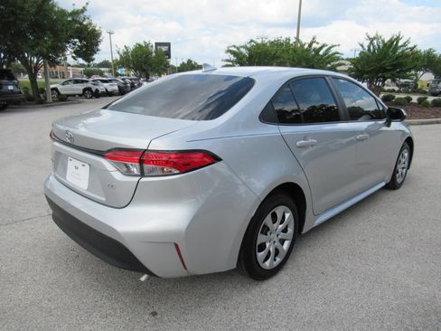 Used 2025 Toyota Corolla LE FWD image 7
