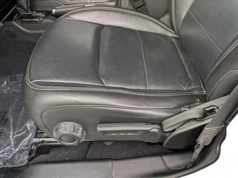 Used 2018 Jeep Wrangler Unlimited Sahara image 11