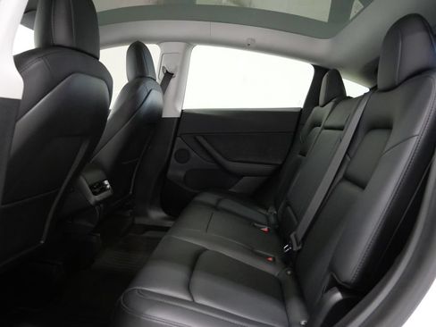 Used 2021 Tesla Model Y Long Range AWD/4WD image 19