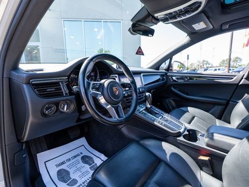 Used 2020 Porsche Macan AWD/4WD image 30