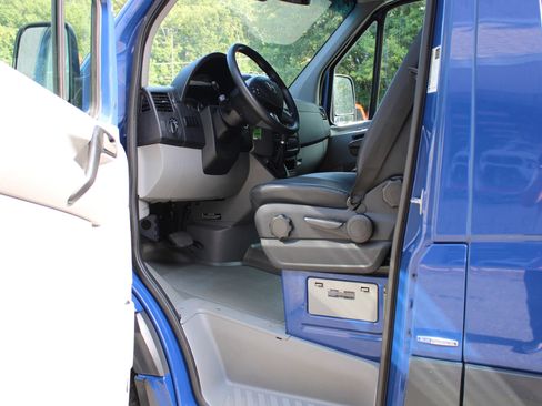 Used 2014 Mercedes-Benz Sprinter 2500 image 18