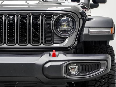 Used 2024 Jeep Gladiator Rubicon w/ Technology Group AWD/4WD image 12