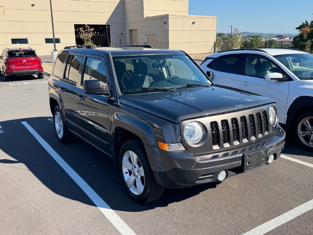 Used 2016 Jeep Patriot Latitude w/ Sun/Sound Group AWD/4WD image 8