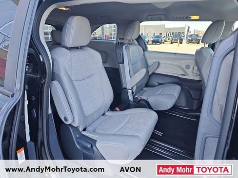 Used 2024 Toyota Sienna LE image 27