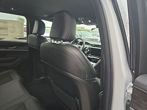 New 2026 Jeep Grand Cherokee Altitude AWD/4WD image 82