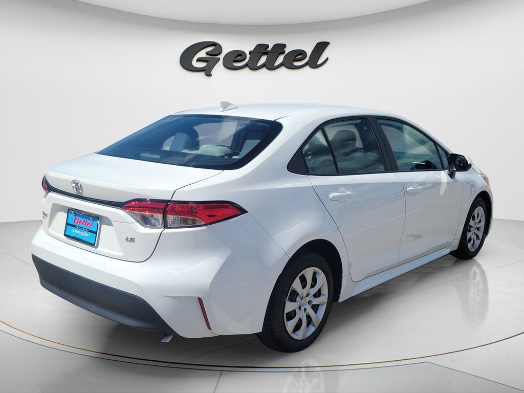 Certified 2025 Toyota Corolla LE FWD image 5