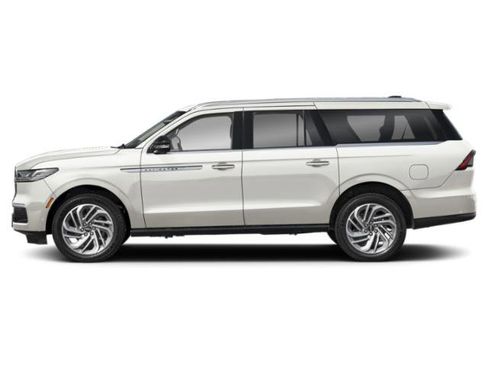 New 2026 Lincoln Navigator L Reserve AWD/4WD image 2