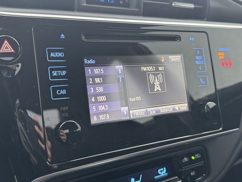 Used 2018 Toyota Corolla LE image 25