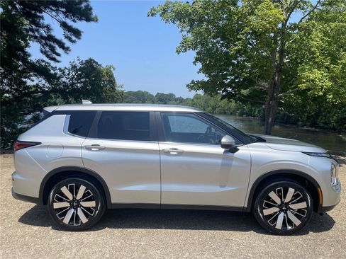 Used 2025 Mitsubishi Outlander SE AWD/4WD image 5