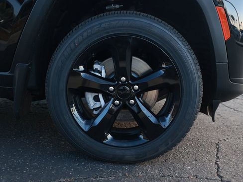 New 2025 Jeep Grand Cherokee L Altitude image 8