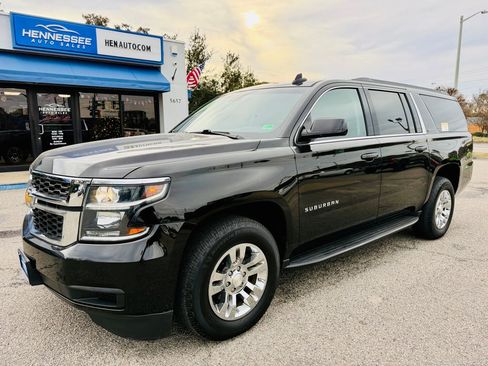 Used 2018 Chevrolet Suburban LT image 34
